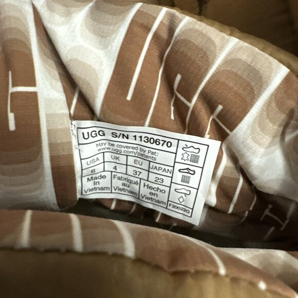 UGG womens NEW Classic Maxi Toggle boots 6 weatherproof cover - Picture 9 of 15